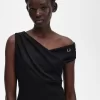 Vestido de mujer con hombros descubiertos Vestido de mujer con hombros descubiertos