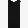 Vestido de mujer con hombros descubiertos Vestido de mujer con hombros descubiertos