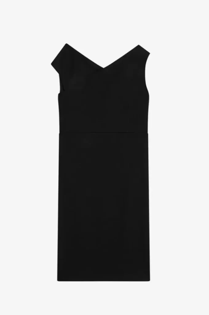 Vestido de mujer con hombros descubiertos Vestido de mujer con hombros descubiertos