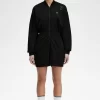 Vestido de mujer con mono y cremallera Vestido de mujer con mono y cremallera