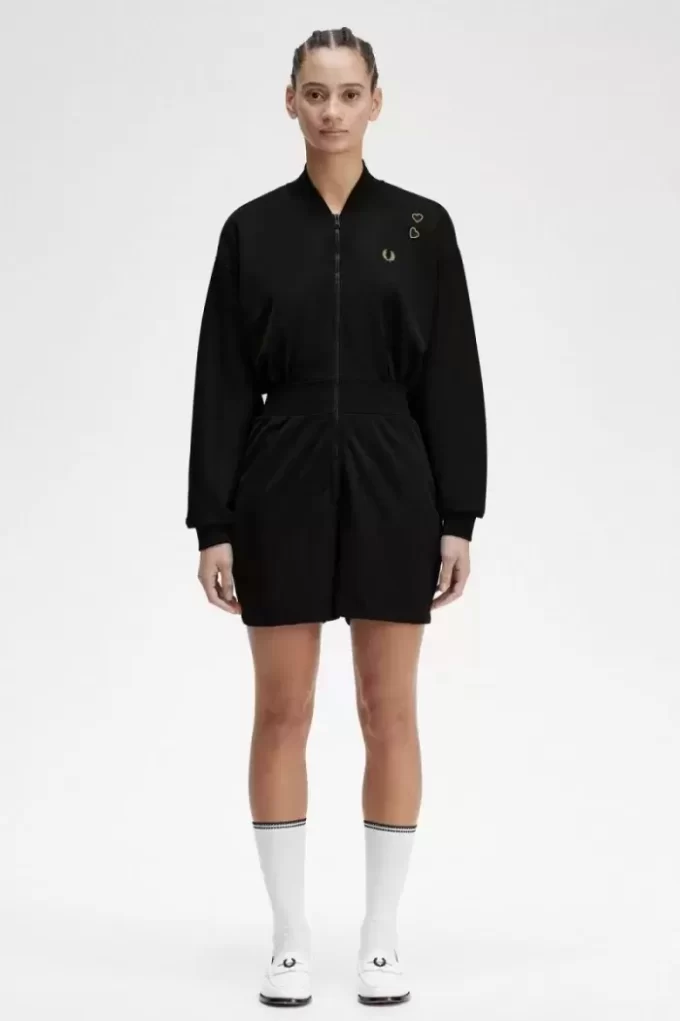 Vestido de mujer con mono y cremallera Vestido de mujer con mono y cremallera