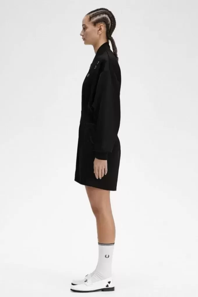 Vestido de mujer con mono y cremallera Vestido de mujer con mono y cremallera