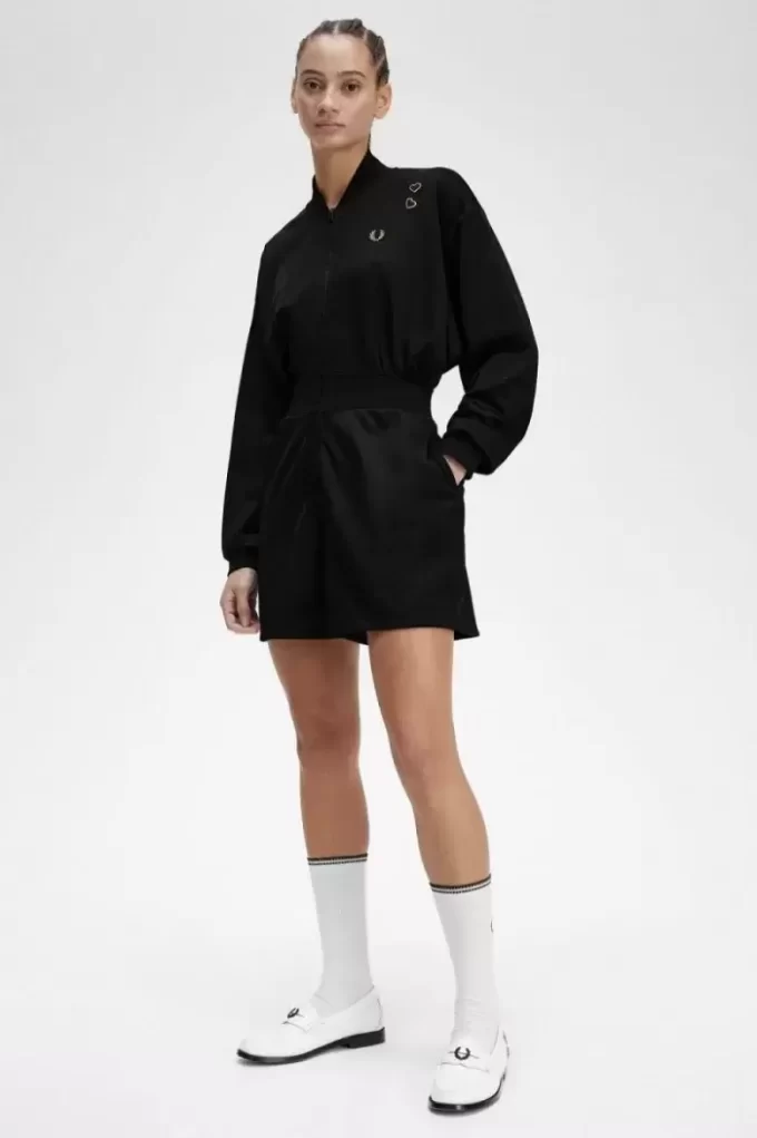 Vestido de mujer con mono y cremallera Vestido de mujer con mono y cremallera