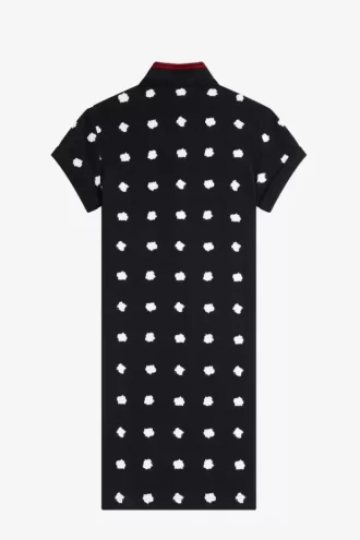 Vestido de mujer de piqué con estampado de lunares Vestido de mujer de piqué con estampado de lunares