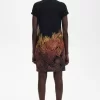 Vestido de mujer de piqué con estampado de palmeras Vestido de mujer de piqué con estampado de palmeras