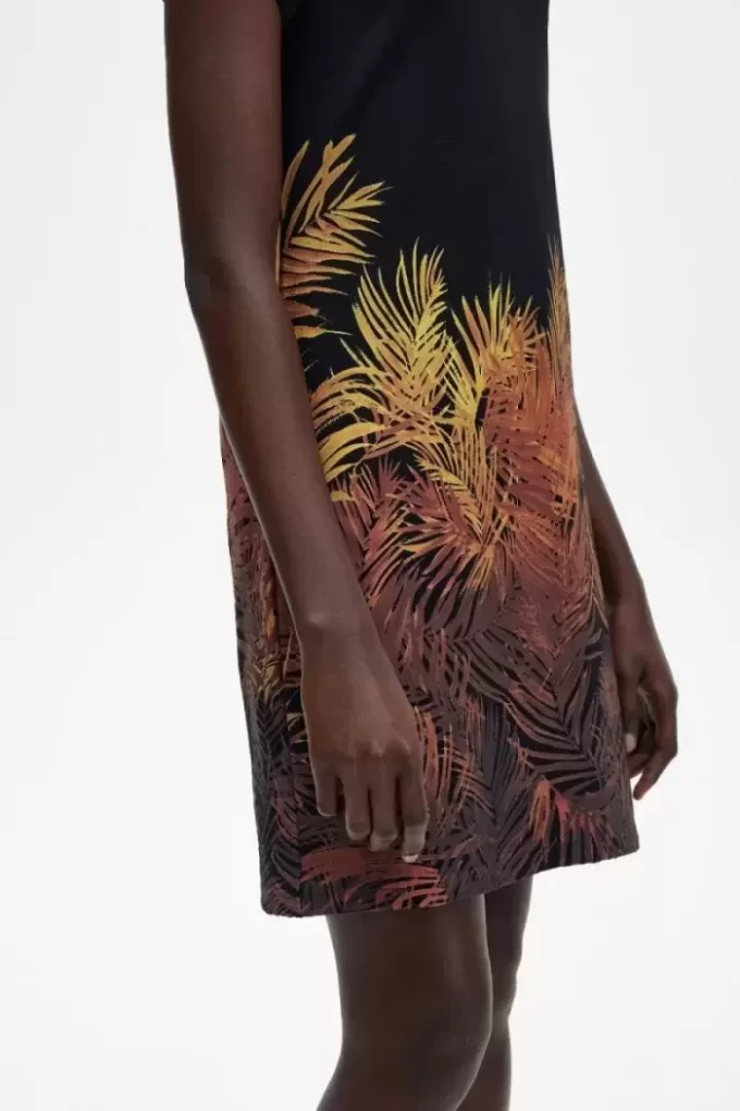 Vestido de mujer de piqué con estampado de palmeras Vestido de mujer de piqué con estampado de palmeras