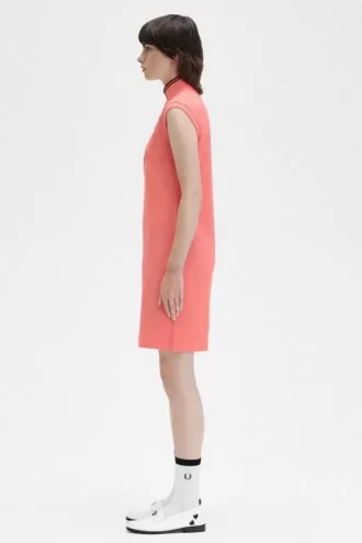 Vestido de mujer de piqué con ribete estampado Vestido de mujer de piqué con ribete estampado