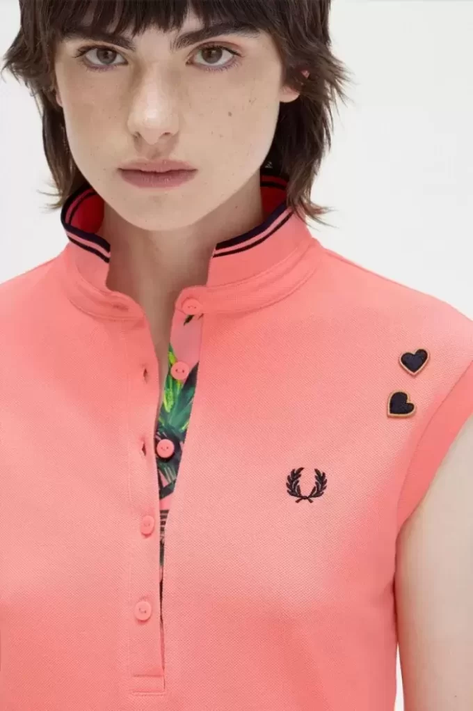 Vestido de mujer de piqué con ribete estampado Vestido de mujer de piqué con ribete estampado