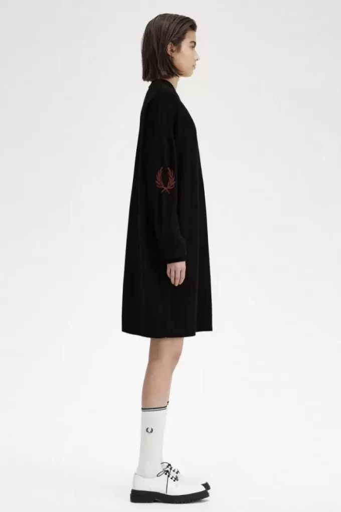 Vestido de punto para mujer con corona de laurel Vestido de punto para mujer con corona de laurel